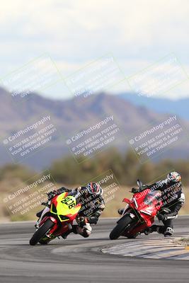 media/Nov-16-2025-Race Pace (Sun) [[8c5fa54630]]/Non Verified Riders (1st 20 Minutes)/5-Turn 15 (110pm)/